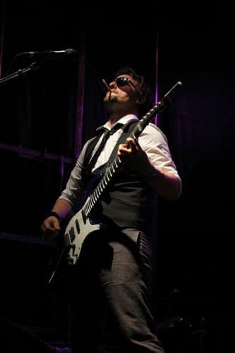 The Officers live auf der Bühne